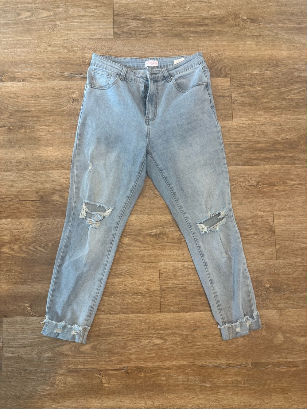 Light Wash Women's Boyfriend Jeans with Knee Rips